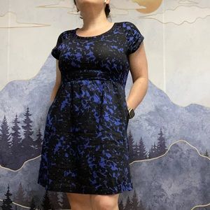 Gap blue and black pocket dress